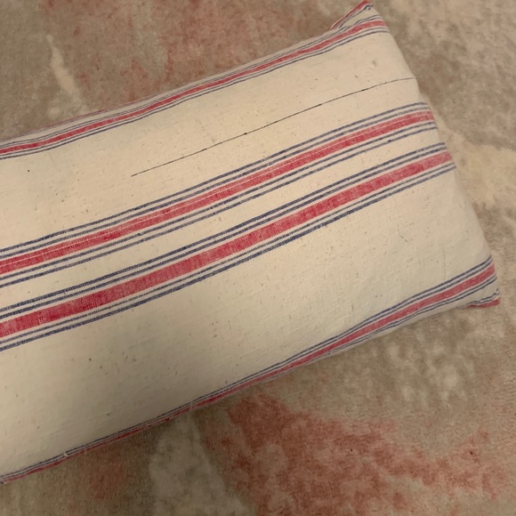 Vintage Farmhouse accent pillow - Picture 4 of 6